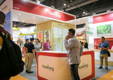 Huasheng Fresh is a importer, wholesaler and distributor in Guangzhou Market, with more than 25 years working in the fruit business.